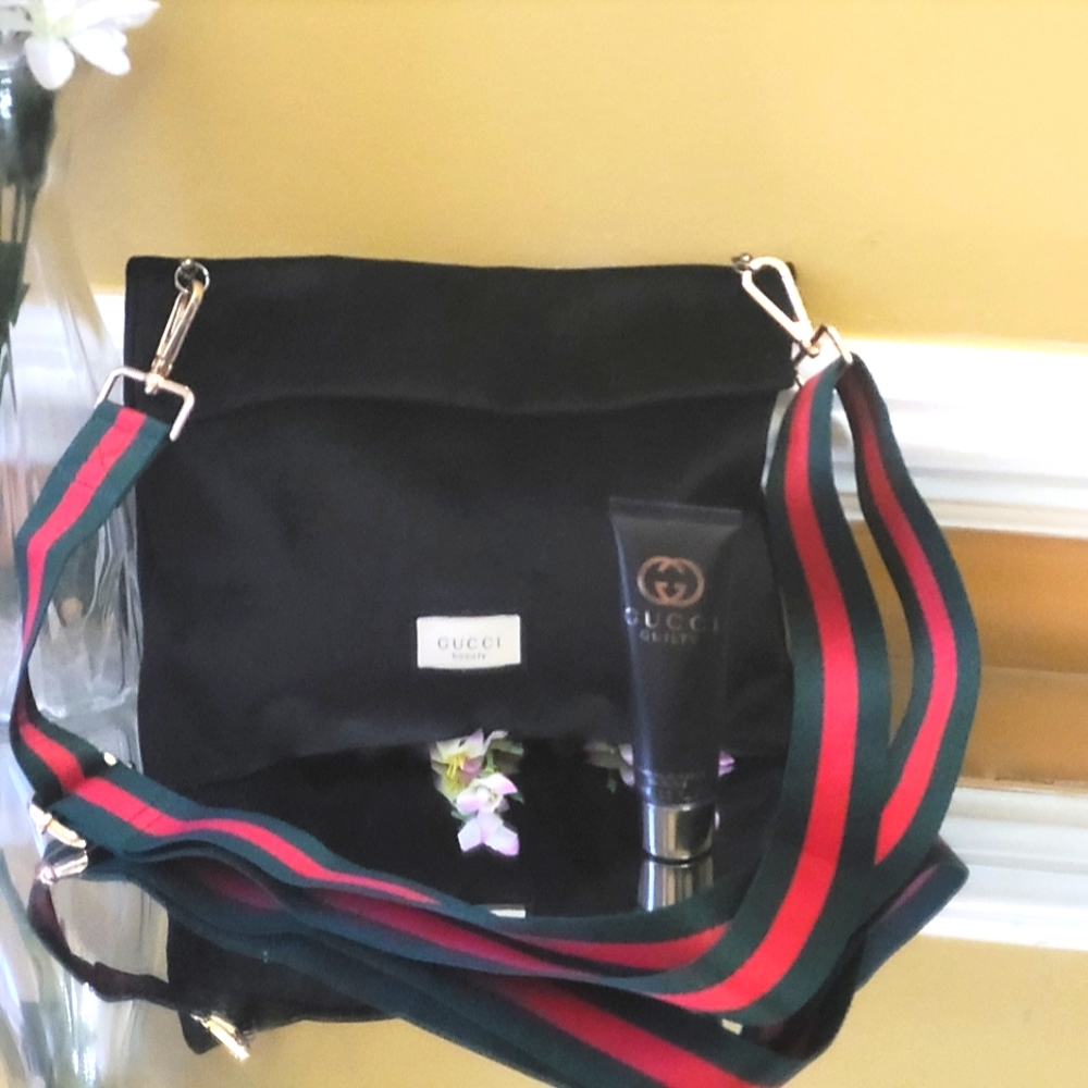 Gucci Black Messenger Bag with Red and Green unbranded Webbing Strap